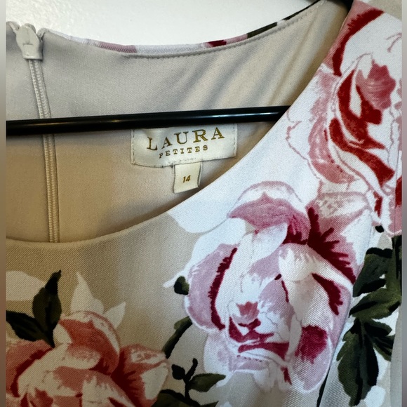 Laura textured floral print dress. - Picture 4 of 5